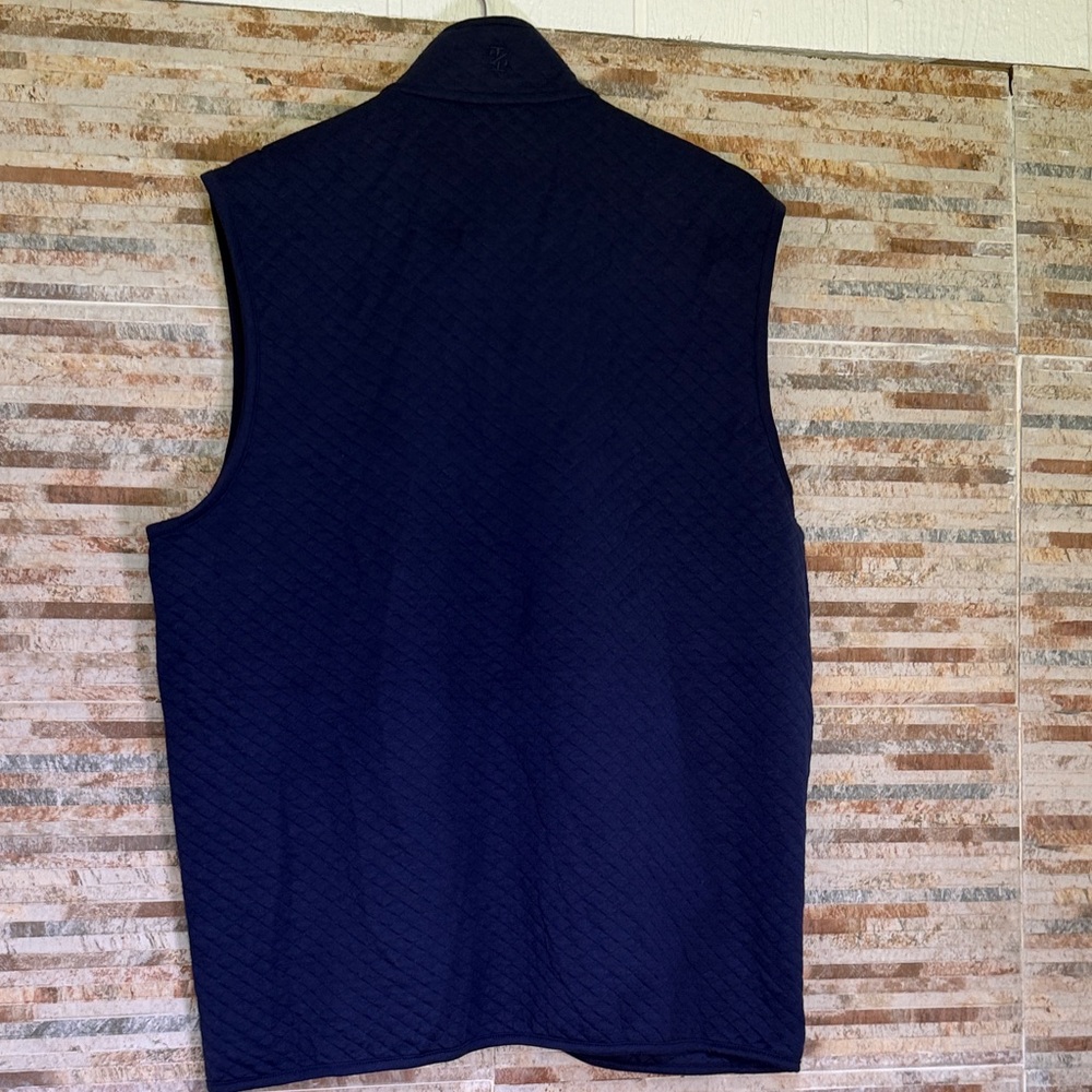 Izod Men's Navy Quilted Zip-Up Vest - Picture 5 of 6